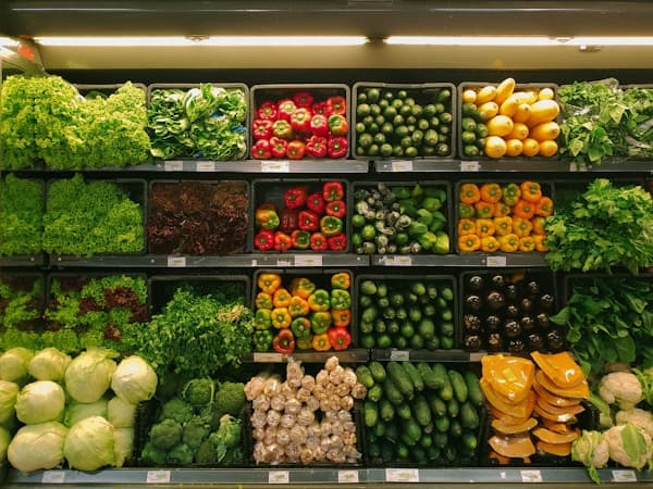 Produits frais sur un marché local